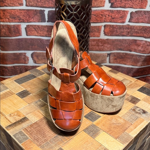 👡 Jeffrey Campbell Women's Platform 70’s Style Fisherman Sandals — Cognac — 8.5 - Picture 6 of 11